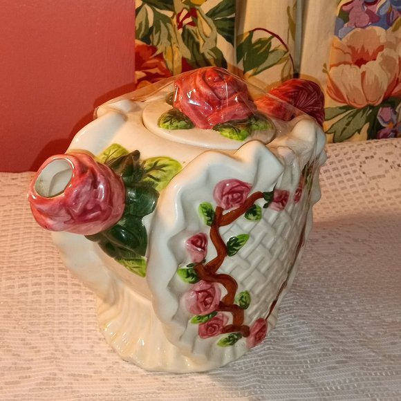 VTG. PINK AND WHITE FLORAL HAND PAINTED HEART SHAPED PINK ROSES CERAMIC TEA POT - Picture 6 of 9